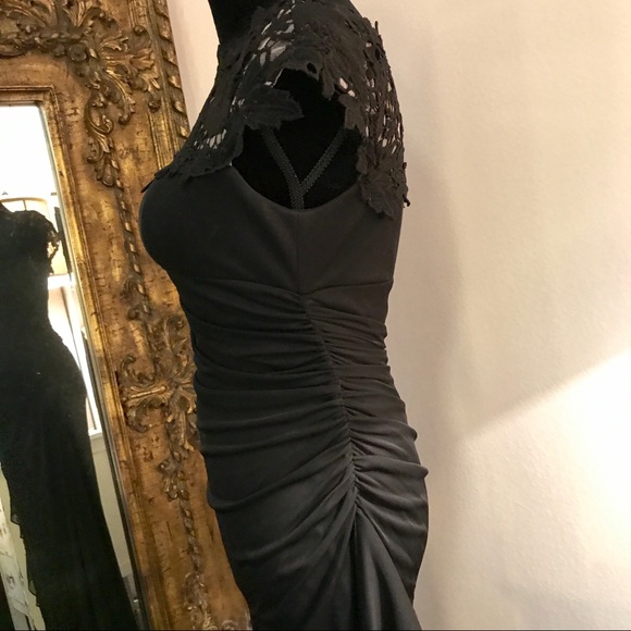 Elegant Floor length Black Gown - Picture 5 of 8